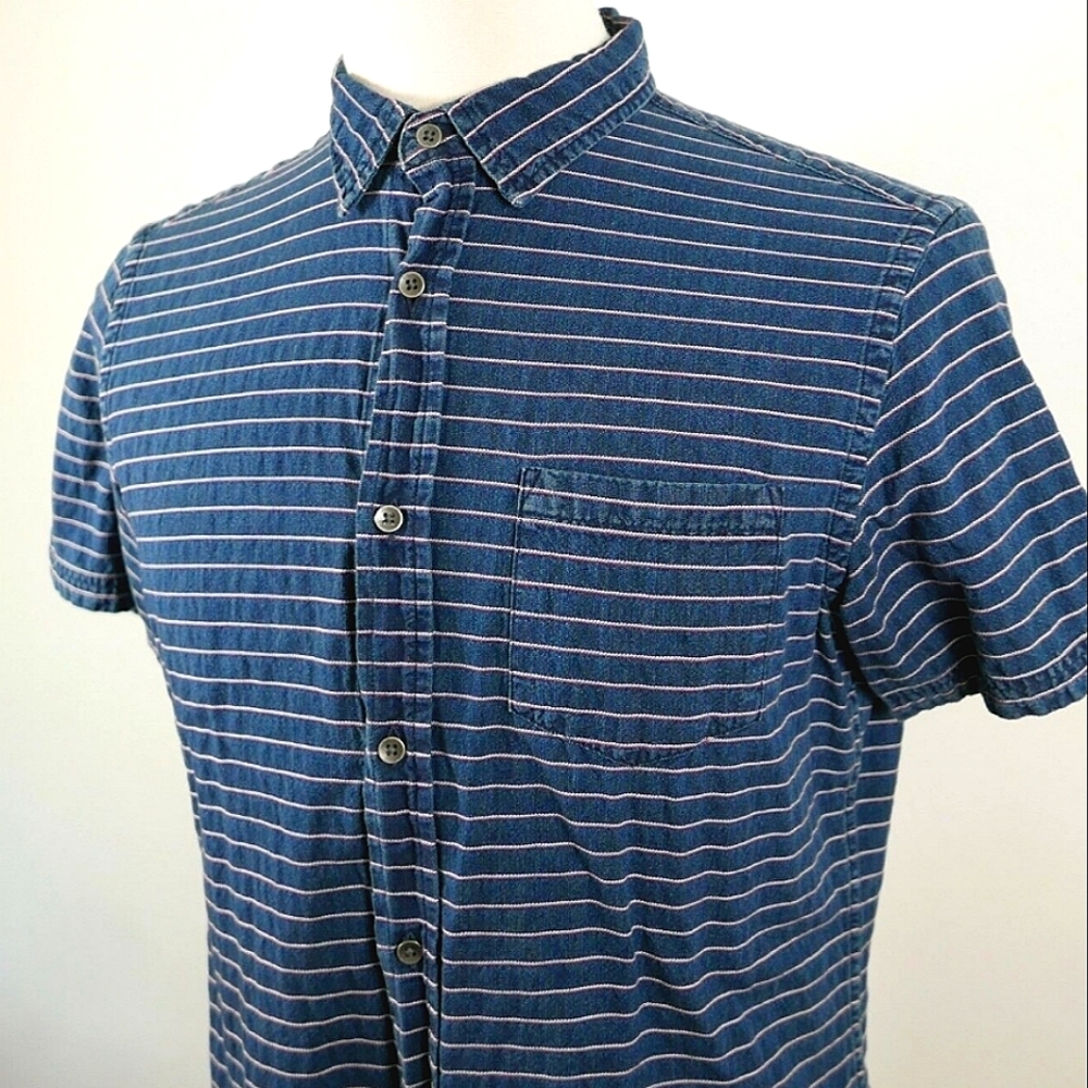 Mens Banana Republic Slim Fit Buttom down short sleeve top.  SZ- Large